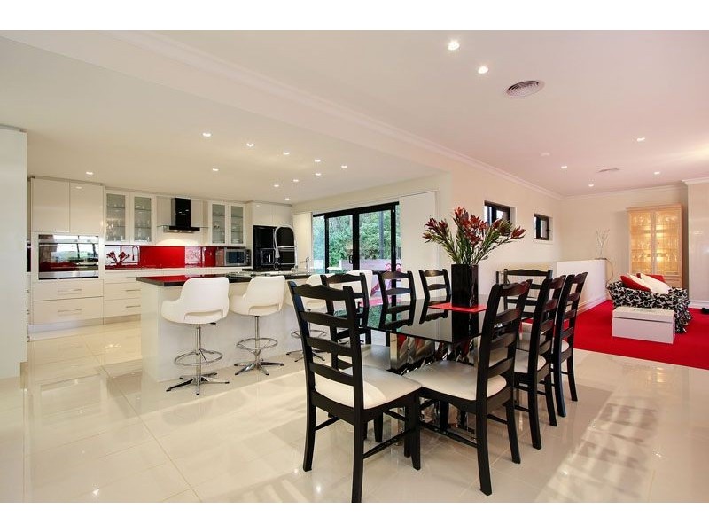 16 Huntly Avenue, Mooroolbark VIC 3138