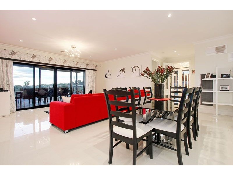 16 Huntly Avenue, Mooroolbark VIC 3138