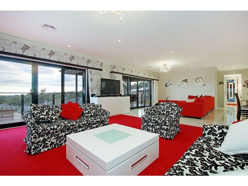 16 Huntly Avenue, Mooroolbark VIC 3138