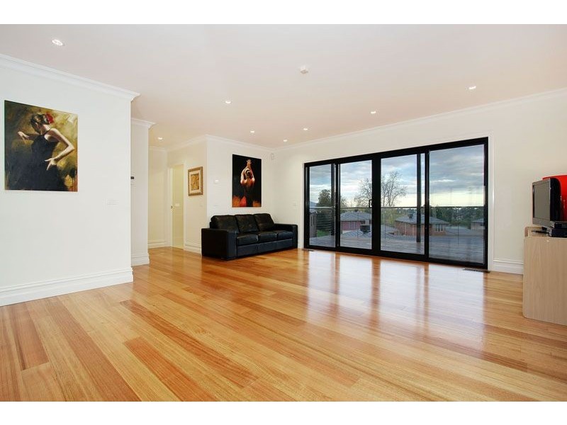 16 Huntly Avenue, Mooroolbark VIC 3138