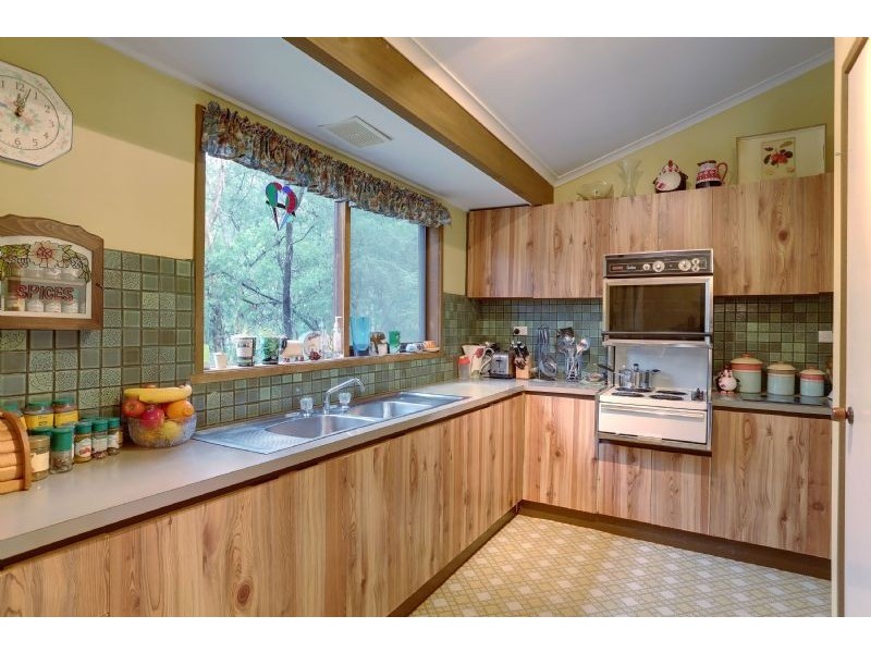 25 Lusatia Park Rd, Woori Yallock VIC 3139