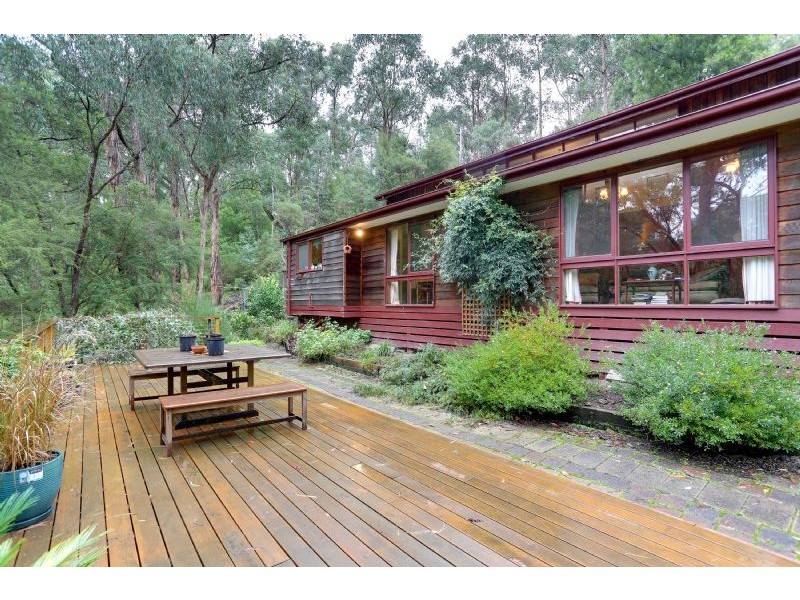 25 Lusatia Park Rd, Woori Yallock VIC 3139