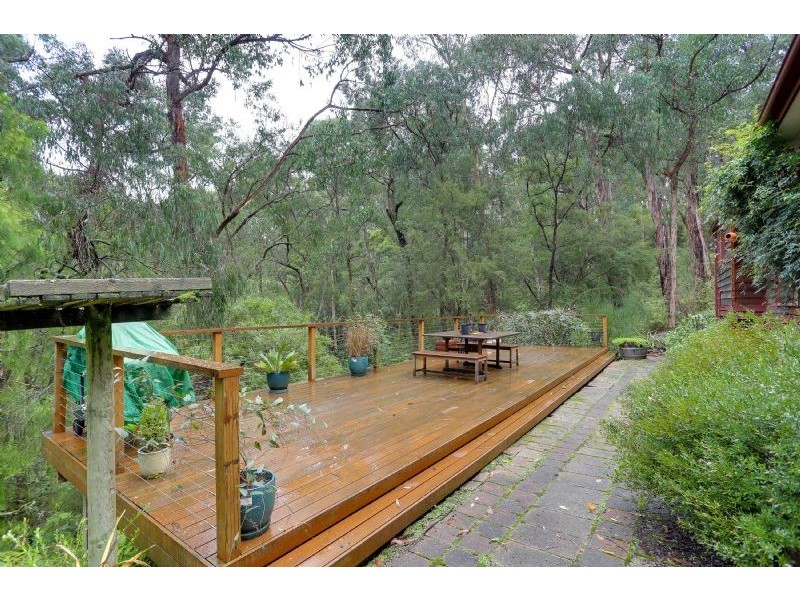 25 Lusatia Park Rd, Woori Yallock VIC 3139