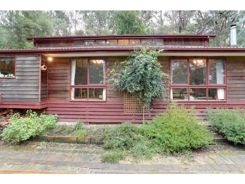 25 Lusatia Park Rd, Woori Yallock VIC 3139