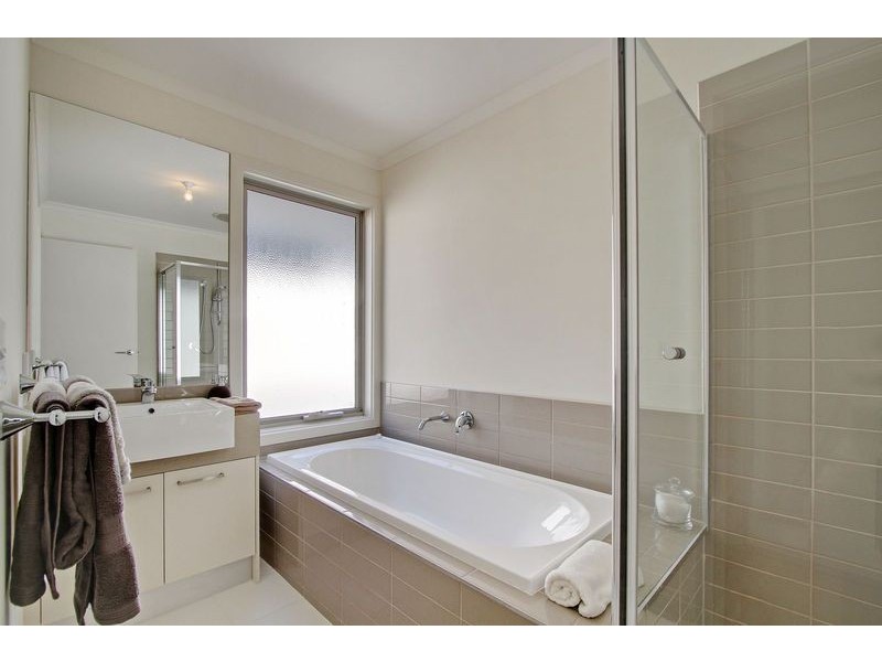 3 Themeda Place (off Leigh Close), Lilydale VIC 3140