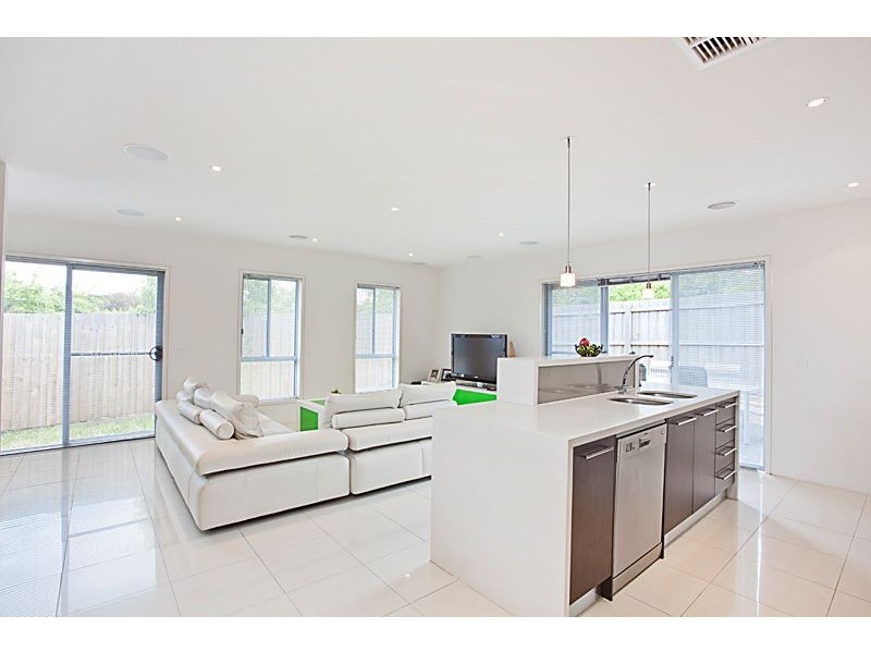 2/9 Raymond Street, Blackburn North VIC 3130