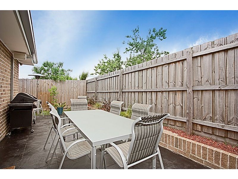 2/9 Raymond Street, Blackburn North VIC 3130