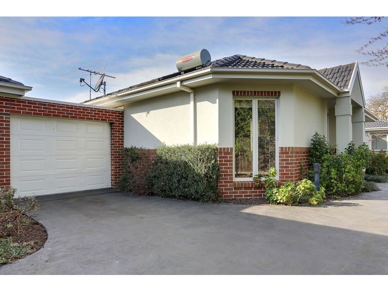 2/10 Deschamps Street, Lilydale VIC 3140
