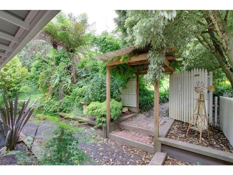 13 Aqueduct Avenue, Mount Evelyn VIC 3796