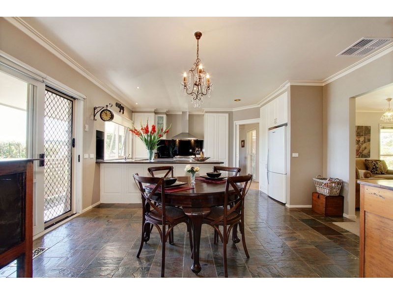 6 Hammersley Court, Kilsyth VIC 3137