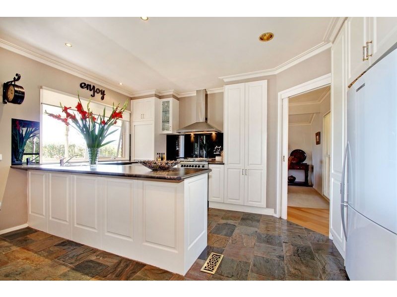 6 Hammersley Court, Kilsyth VIC 3137