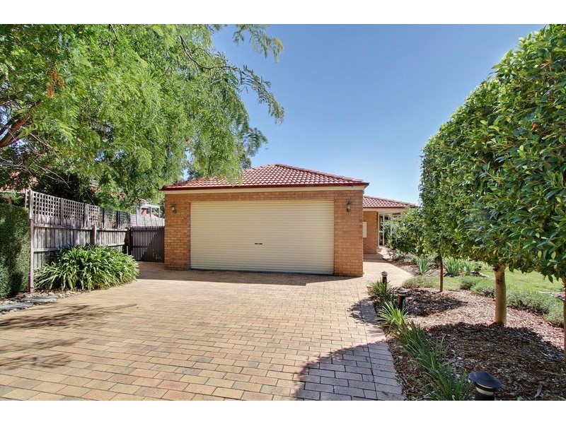 6 Hammersley Court, Kilsyth VIC 3137