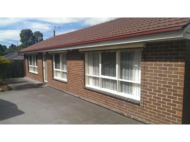 26 Zina Grove, Mooroolbark VIC 3138