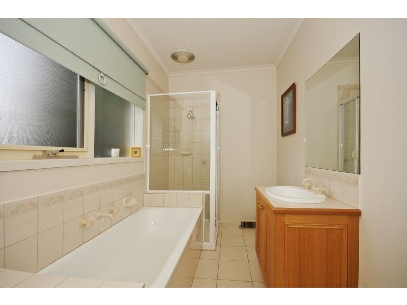 8 Commerford Place, Chirnside Park VIC 3116
