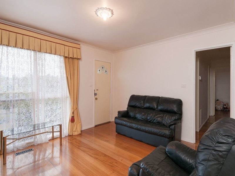 18 Sheldon Ave, Mooroolbark VIC 3138