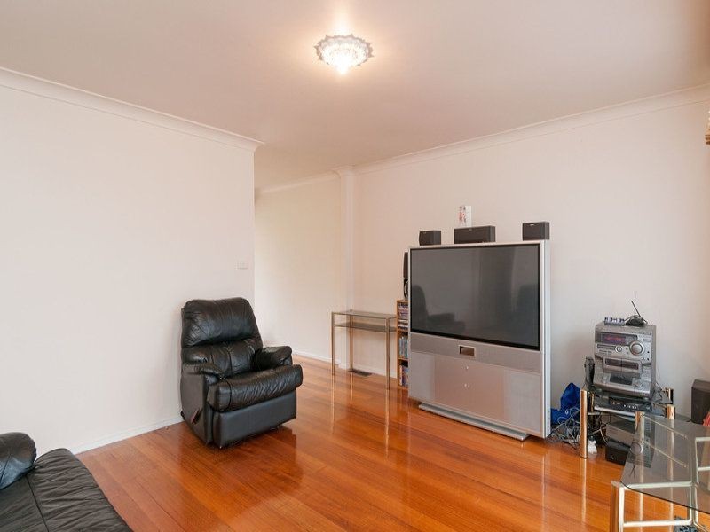 18 Sheldon Ave, Mooroolbark VIC 3138