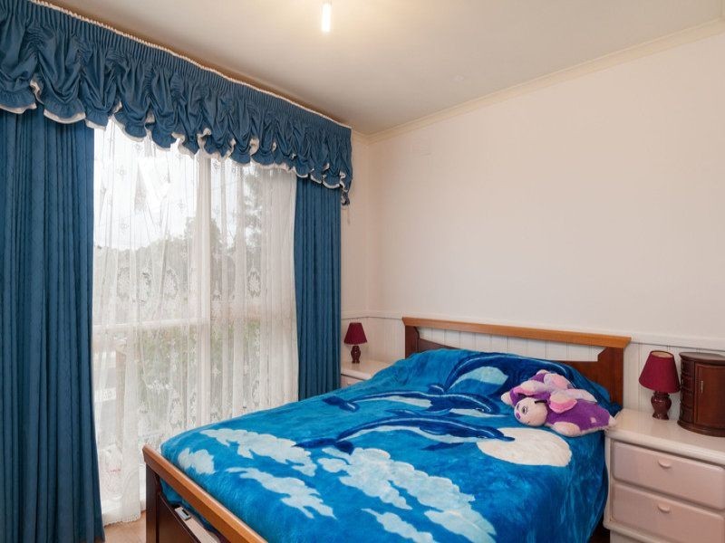 18 Sheldon Ave, Mooroolbark VIC 3138