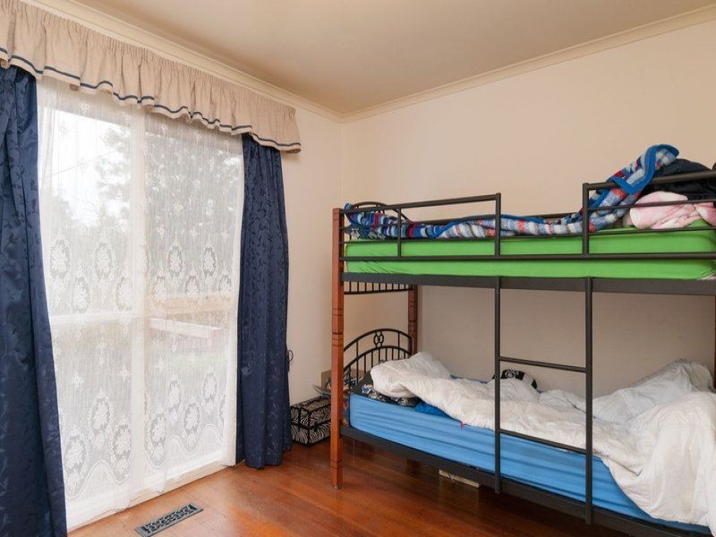 18 Sheldon Ave, Mooroolbark VIC 3138