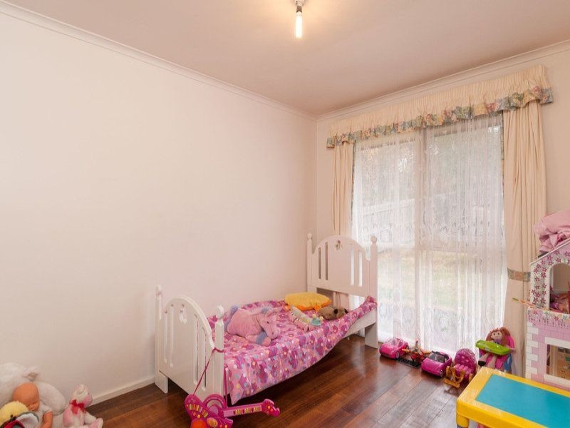 18 Sheldon Ave, Mooroolbark VIC 3138