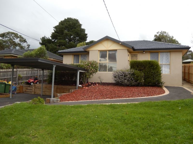 18 Sheldon Ave, Mooroolbark VIC 3138