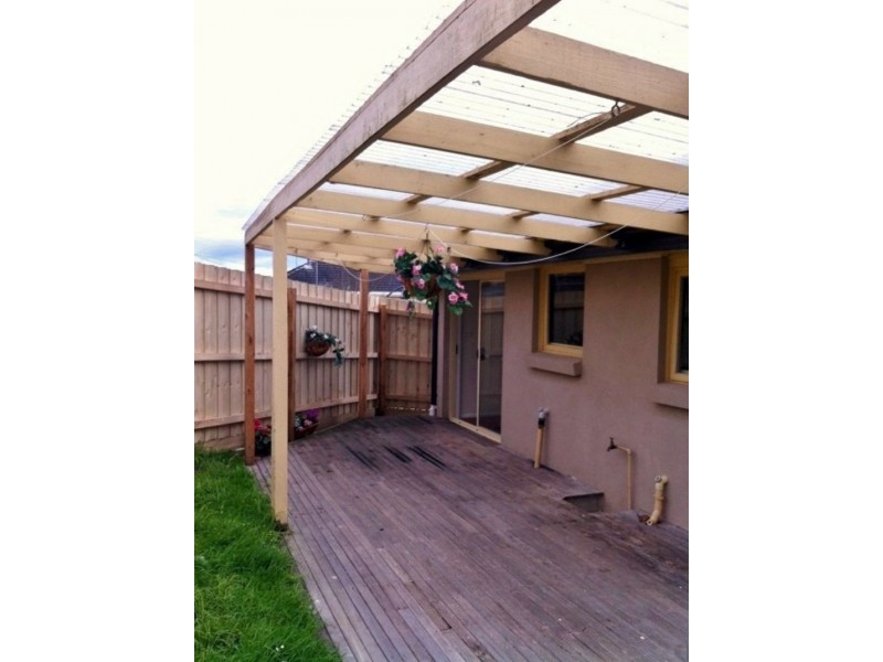 18 Sheldon Ave, Mooroolbark VIC 3138