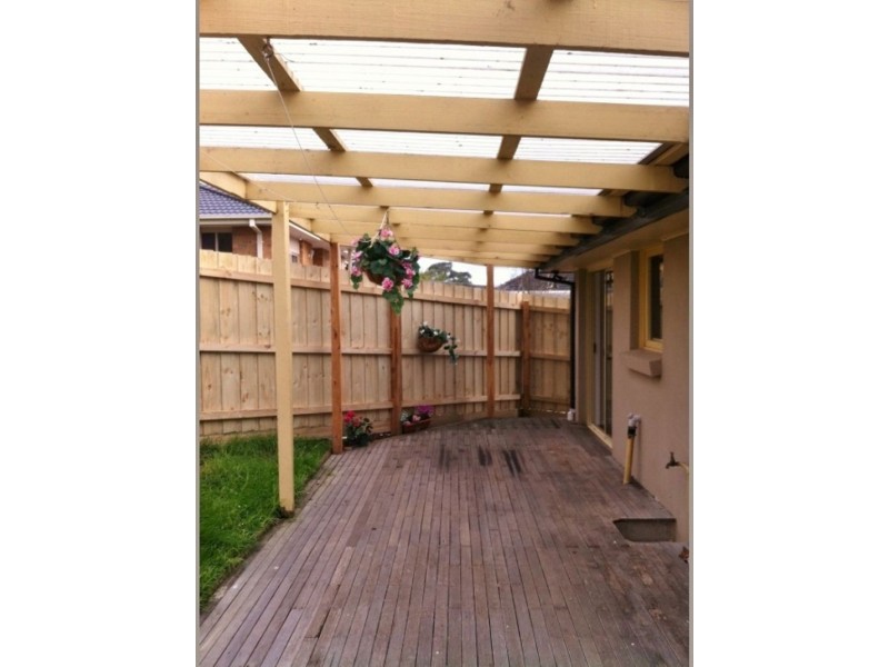 18 Sheldon Ave, Mooroolbark VIC 3138