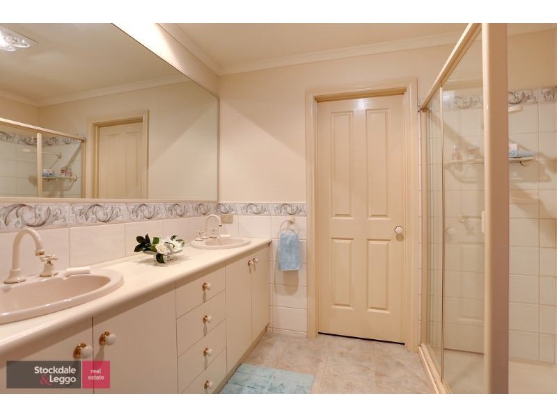 2 Rotherwood Place, Lilydale VIC 3140