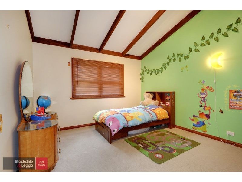 17 Stradbroke Road, Montrose VIC 3765