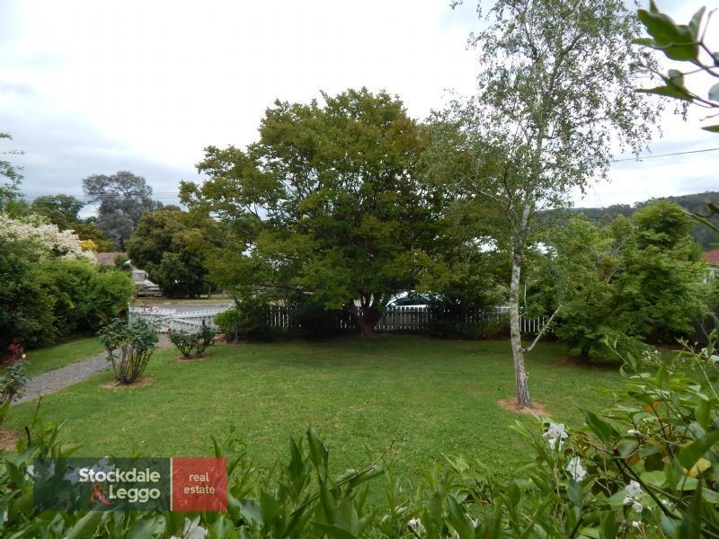 8 Evelyn Grove, Healesville VIC 3777