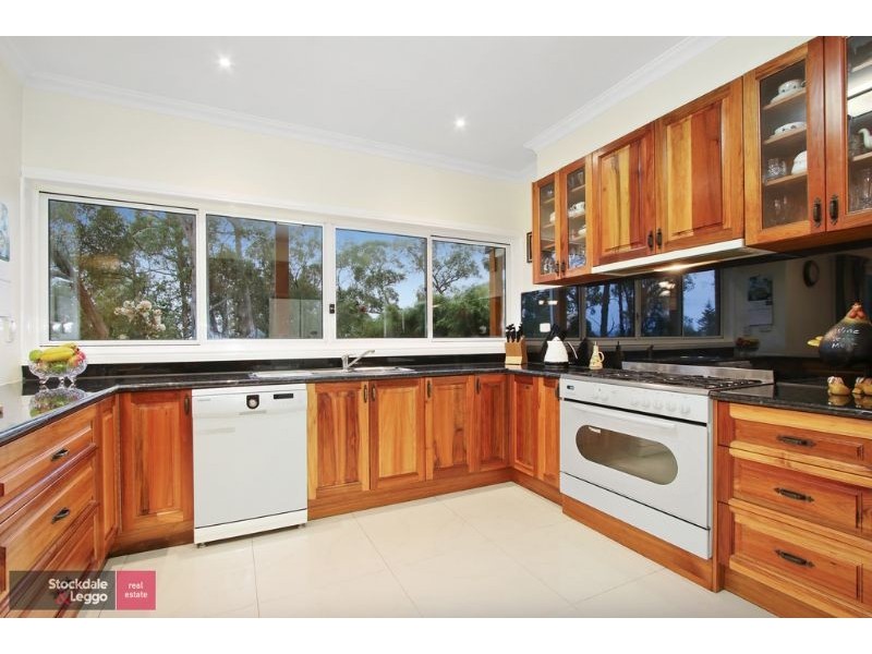 30 Peters Road, Seville East VIC 3139