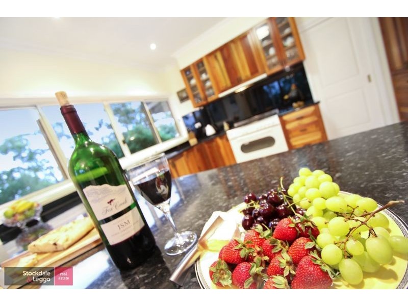 30 Peters Road, Seville East VIC 3139