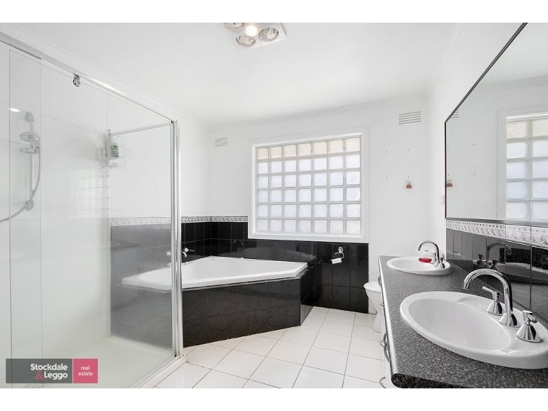 21 Blackburn Road, Mooroolbark VIC 3138