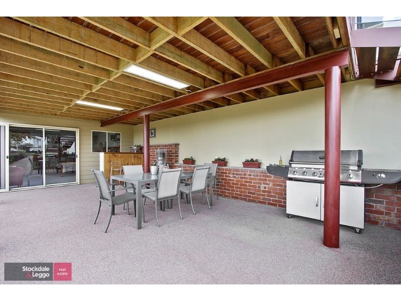 64 English Street, Seville VIC 3139