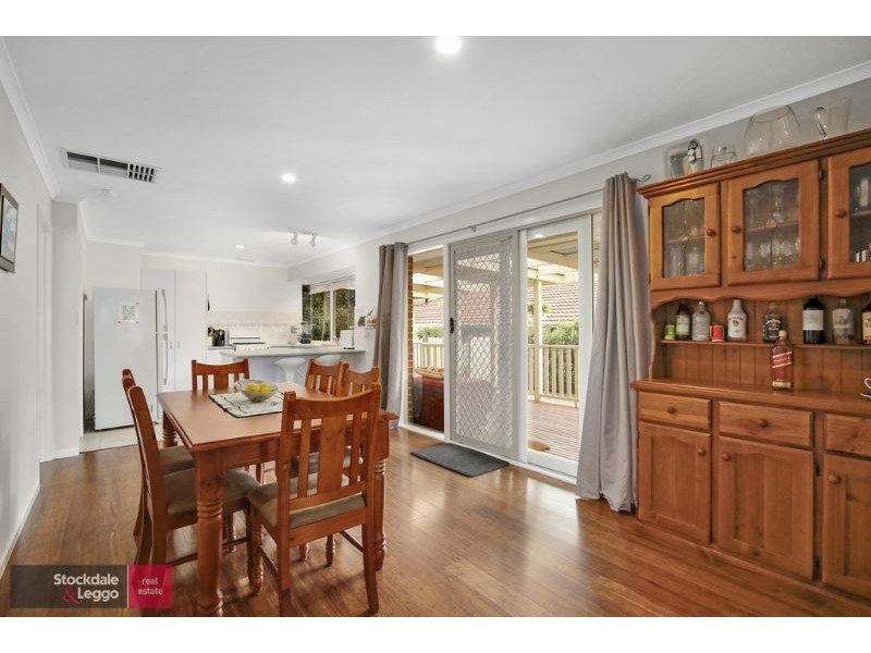 8 Charlwood Drive, Mooroolbark VIC 3138