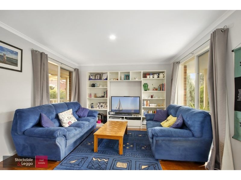 8 Charlwood Drive, Mooroolbark VIC 3138