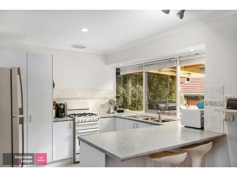8 Charlwood Drive, Mooroolbark VIC 3138