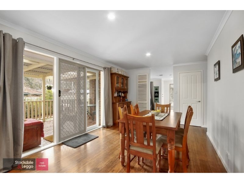 8 Charlwood Drive, Mooroolbark VIC 3138