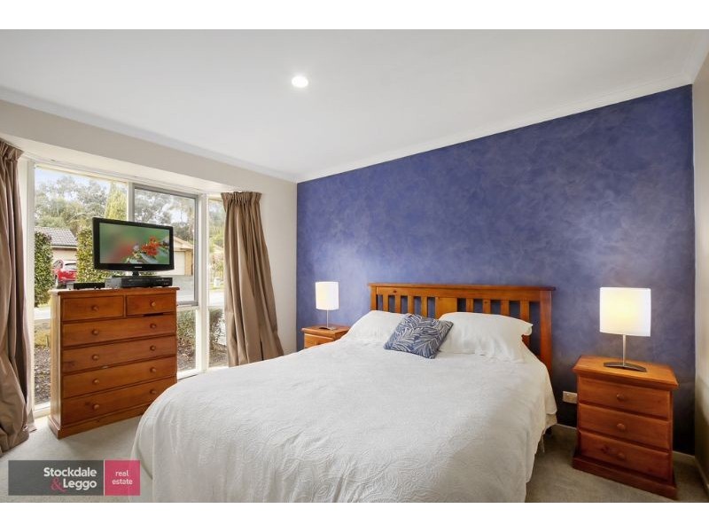 8 Charlwood Drive, Mooroolbark VIC 3138