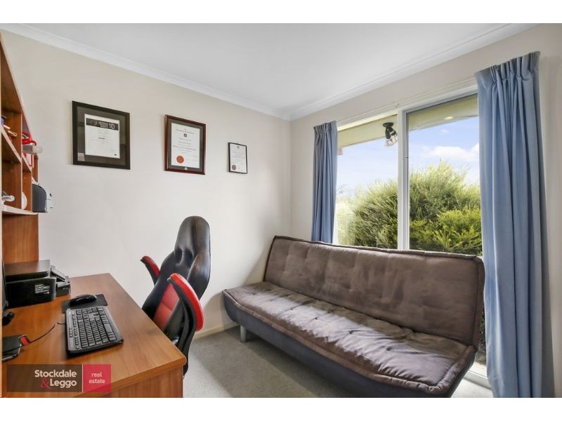 8 Charlwood Drive, Mooroolbark VIC 3138
