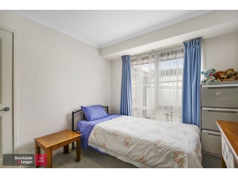 8 Charlwood Drive, Mooroolbark VIC 3138