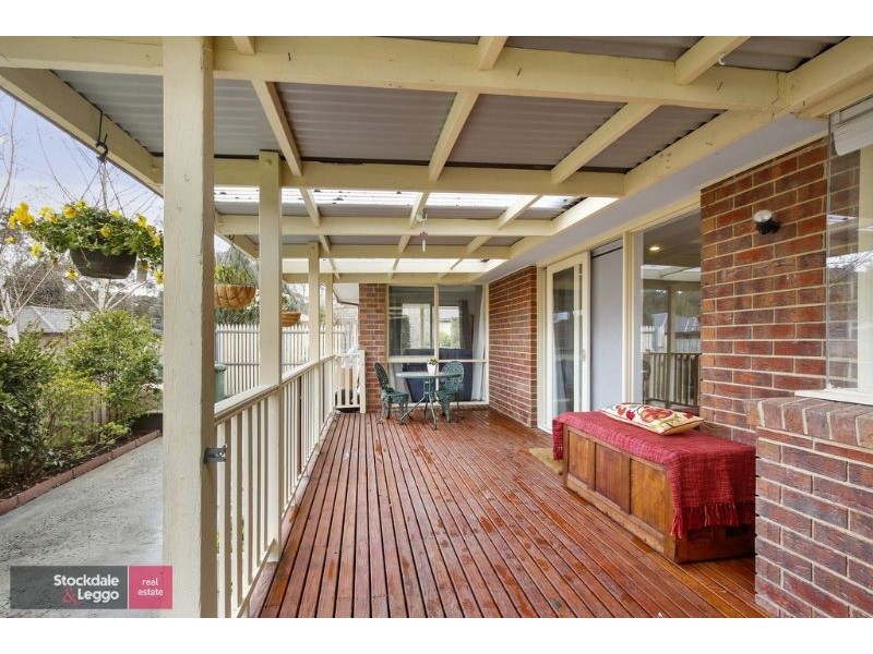 8 Charlwood Drive, Mooroolbark VIC 3138