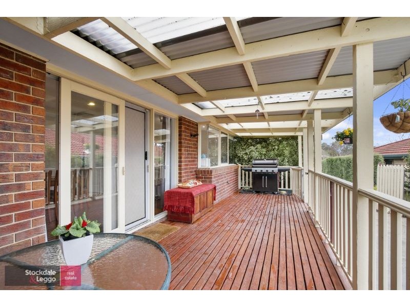 8 Charlwood Drive, Mooroolbark VIC 3138