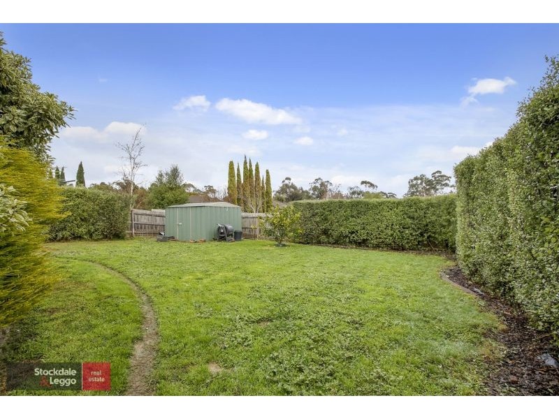 8 Charlwood Drive, Mooroolbark VIC 3138
