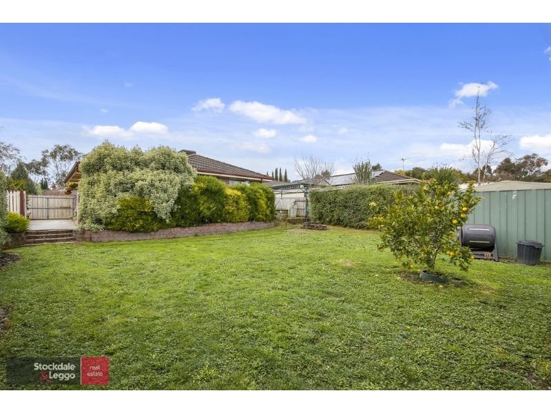 8 Charlwood Drive, Mooroolbark VIC 3138