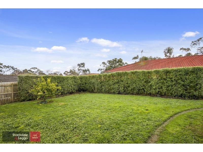8 Charlwood Drive, Mooroolbark VIC 3138