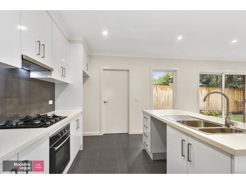 3/2 Lorna Court, Mooroolbark VIC 3138