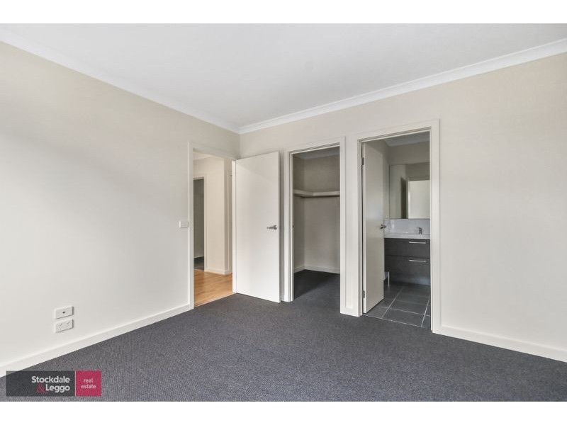 3/2 Lorna Court, Mooroolbark VIC 3138