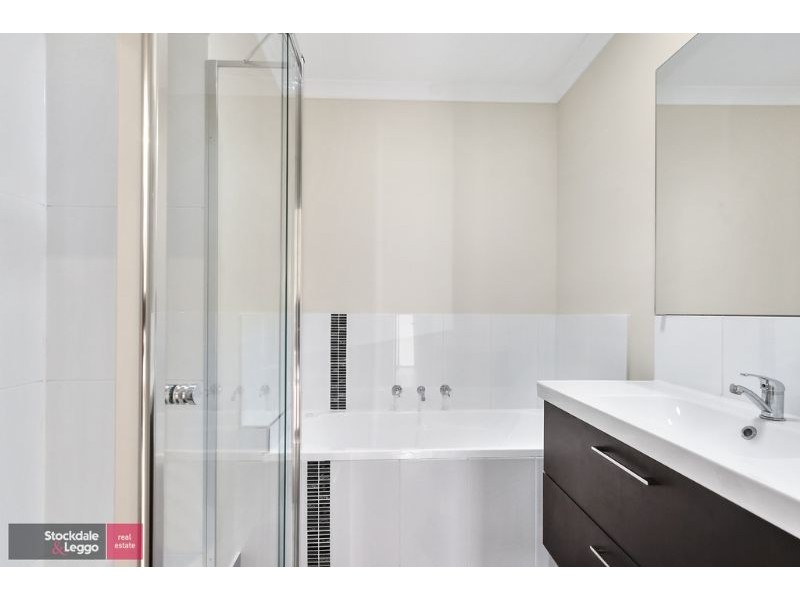 3/2 Lorna Court, Mooroolbark VIC 3138