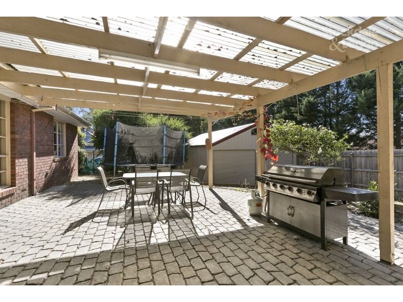 11 Winifred Street, Seville VIC 3139