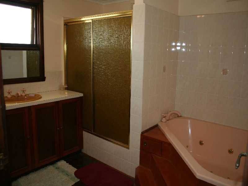 Melton South VIC 3338